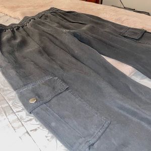 Black 100% Tencel Tahari cargo pants!